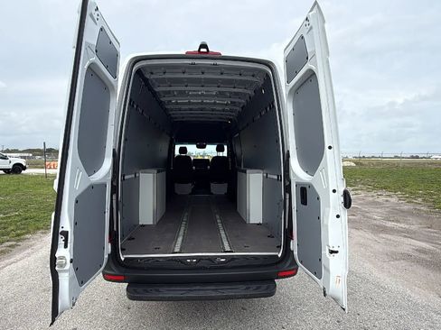 Used 2024 Mercedes-Benz Sprinter 2500 w/ Acoustic Package image 9