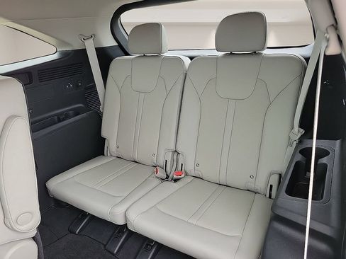 Used 2025 Kia Sorento SX FWD image 8