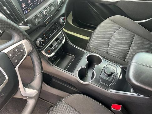 Used 2024 GMC Terrain SLE FWD image 15