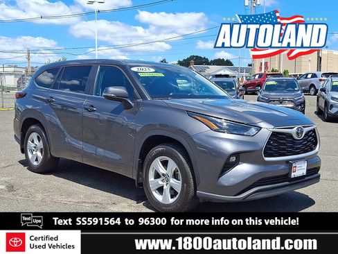 Used 2025 Toyota Highlander LE AWD/4WD image 1