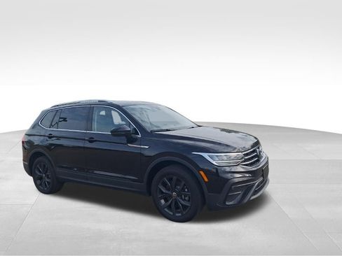 Used 2024 Volkswagen Tiguan SE image 8