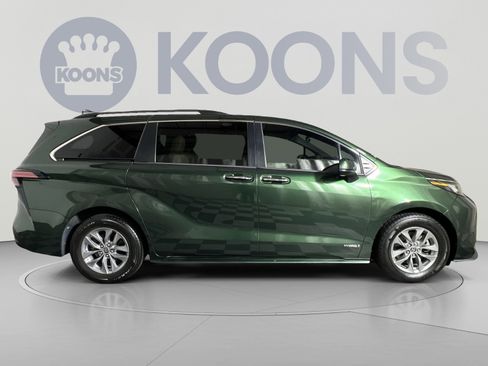 Used 2021 Toyota Sienna XLE FWD image 8