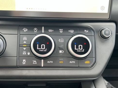 Used 2026 Land Rover Defender 110 S AWD/4WD image 27