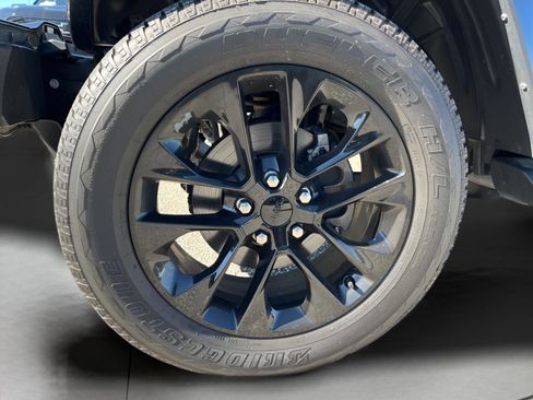 Used 2023 Jeep Gladiator Overland AWD/4WD image 9