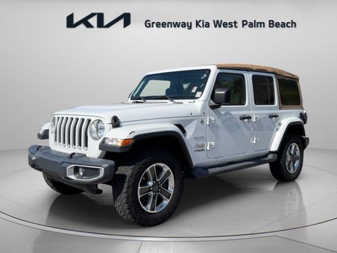 Used 2018 Jeep Wrangler Unlimited Sahara AWD/4WD image 3