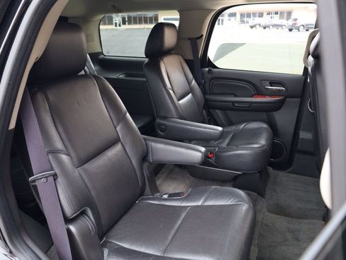 Used 2012 Cadillac Escalade Luxury image 20