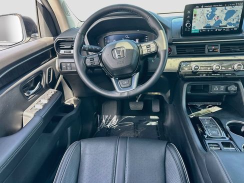 Used 2025 Honda Pilot Elite image 21