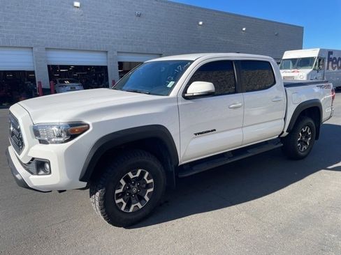 Used 2019 Toyota Tacoma TRD Off-Road image 4