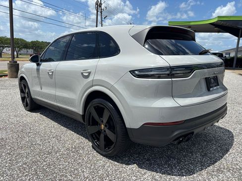 Used 2023 Porsche Cayenne AWD/4WD image 4