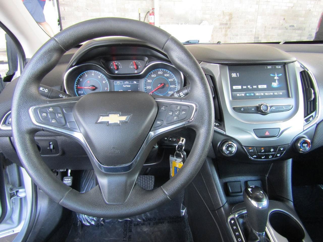 Used 2017 Chevrolet Cruze LT FWD image 15