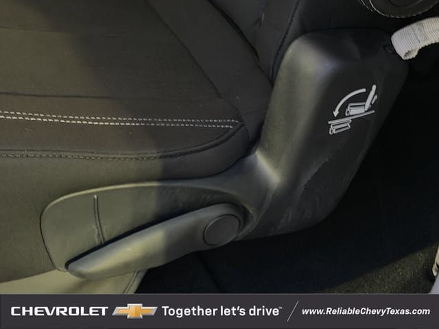 Used 2022 Chrysler Voyager LX FWD image 28