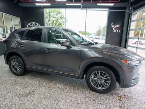 Used 2017 MAZDA CX-5 Touring w/ Preferred Equipment Package image 5