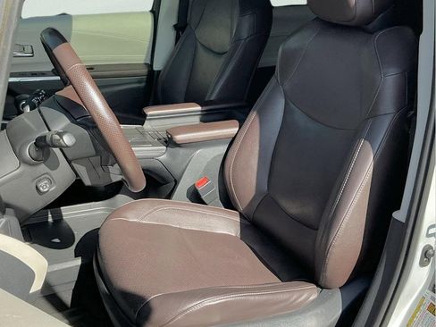 Used 2021 Toyota Sienna Platinum image 37
