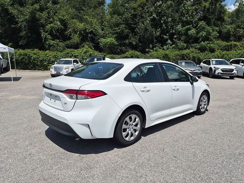 Used 2024 Toyota Corolla LE FWD image 3