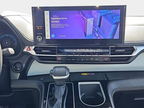 Used 2025 Toyota Sienna XSE AWD/4WD image 24
