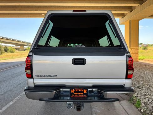 Used 2006 Chevrolet Silverado 2500 LT RWD image 4