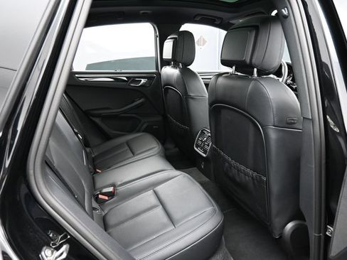 Certified 2026 Porsche Macan AWD/4WD image 27