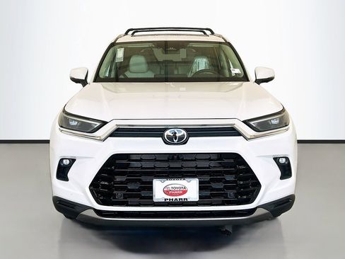 New 2026 Toyota Grand Highlander FWD image 2