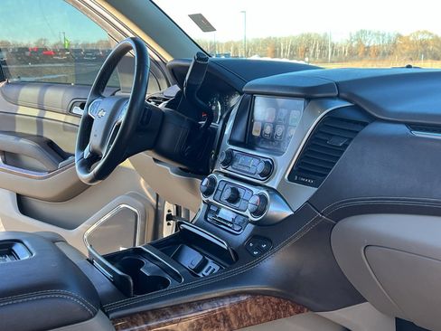 Used 2019 Chevrolet Suburban Premier image 30