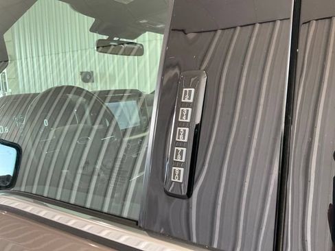 Used 2021 Ford F150 Lariat AWD/4WD image 4