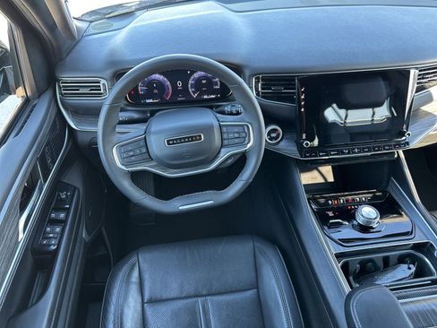 Used 2024 Jeep Wagoneer L Series II w/ Flexible Seating Group image 33