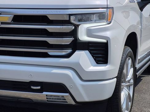 Used 2023 Chevrolet Silverado 1500 High Country w/ High Country Premium Package AWD/4WD image 5
