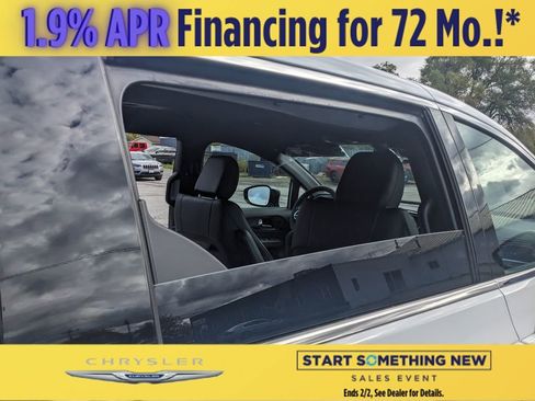 New 2026 Chrysler Pacifica Select image 24