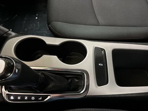 Used 2017 Chevrolet Cruze LS FWD image 9