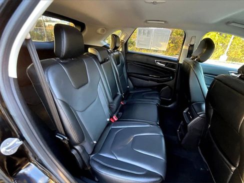 Used 2018 Ford Edge Titanium image 26