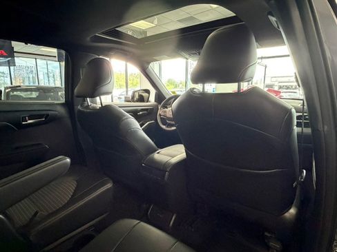 Used 2025 Toyota Highlander XSE AWD/4WD image 27