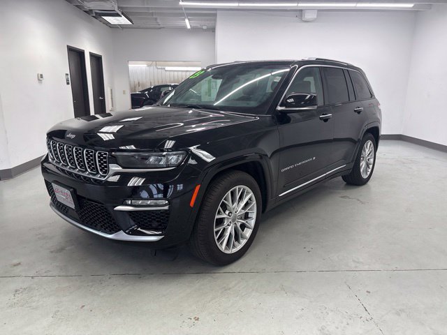 Used 2023 Jeep Grand Cherokee Summit w/ Luxury Tech Group V AWD/4WD image 3