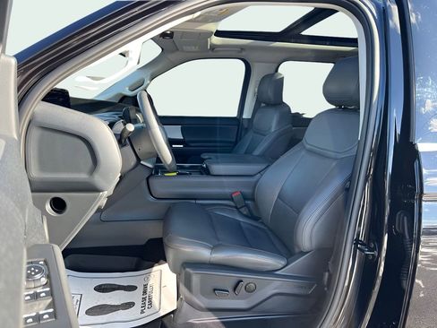 Used 2025 Ford Expedition Active AWD/4WD image 7