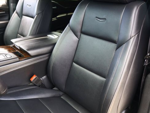 Certified 2023 Cadillac Escalade ESV Luxury RWD image 18