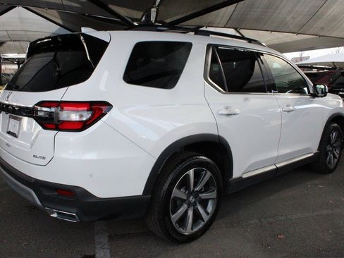 Used 2025 Honda Pilot Elite image 17