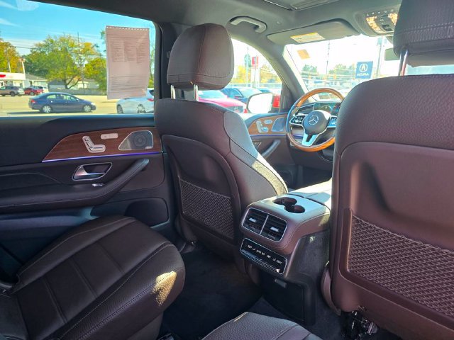 Used 2021 Mercedes-Benz GLS 450 4MATIC image 19