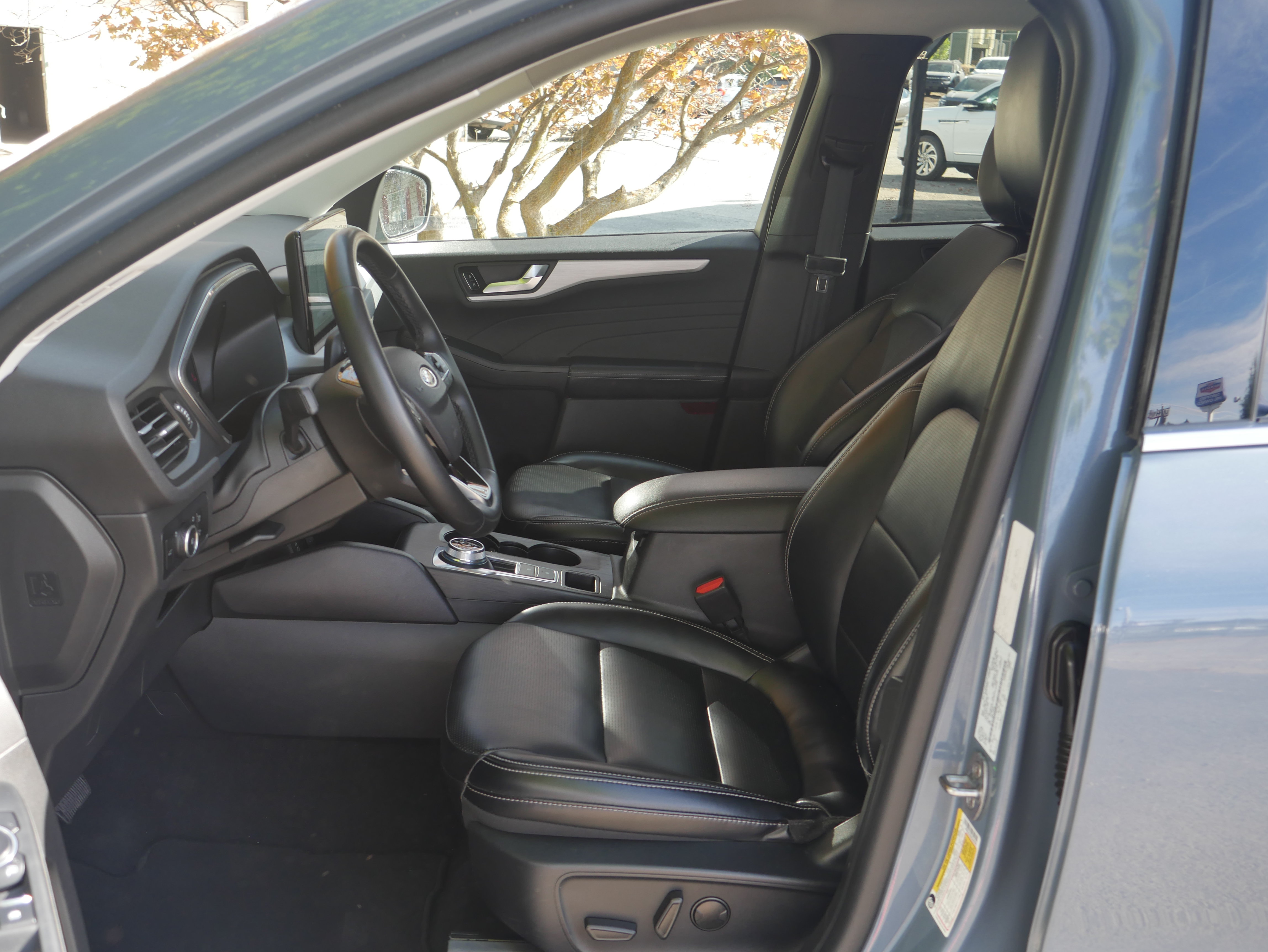 Certified 2024 Ford Escape Platinum AWD/4WD image 3