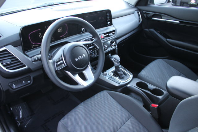 Used 2024 Kia Seltos LX AWD/4WD image 3