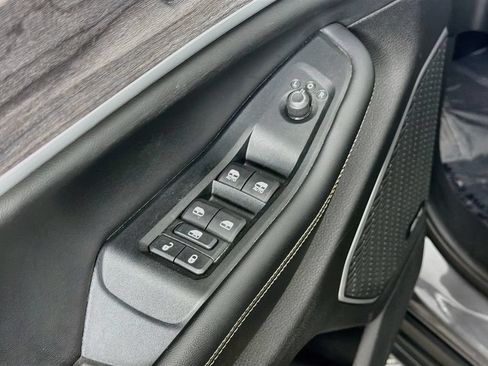 Used 2023 Jeep Grand Cherokee Limited w/ Luxury Tech Group II AWD/4WD image 18