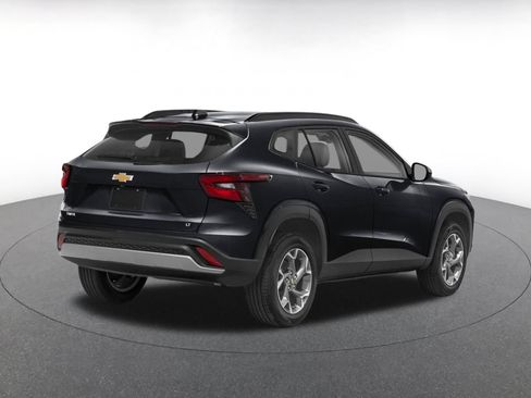 Used 2025 Chevrolet Trax LT FWD image 2