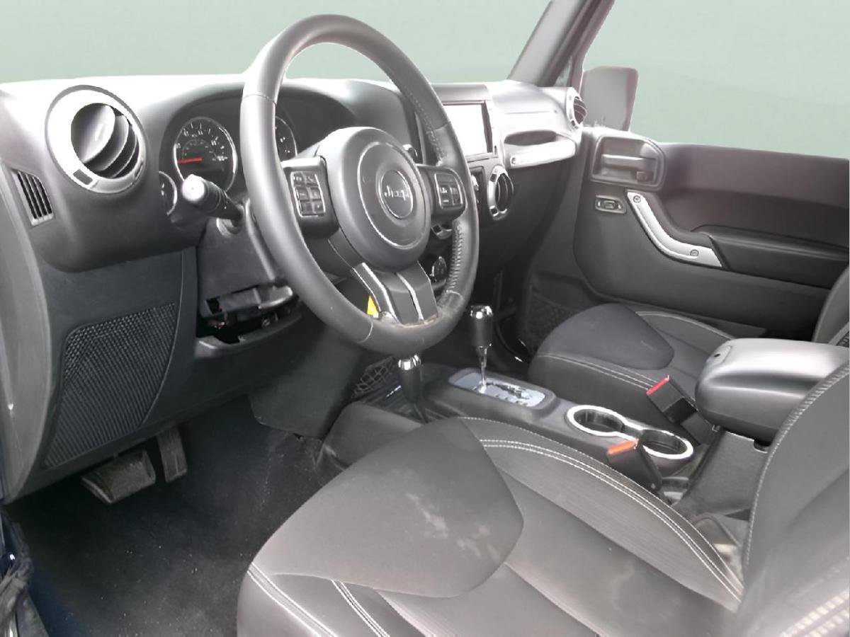 Used 2015 Jeep Wrangler Unlimited Sahara w/ Dual Top Group AWD/4WD image 12