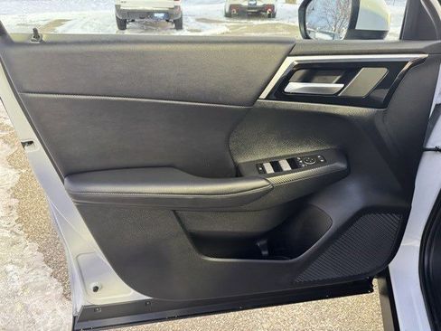 Used 2024 Mitsubishi Outlander SE image 9