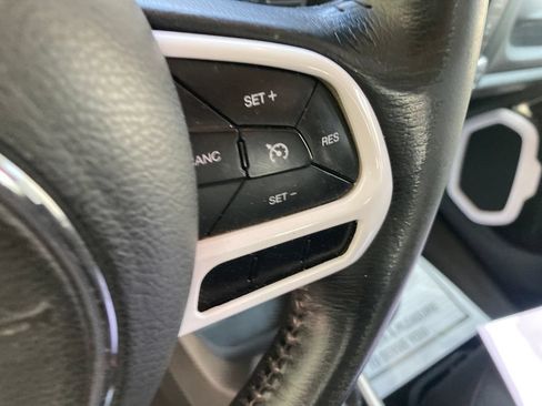 Used 2016 Jeep Renegade Latitude AWD/4WD image 43