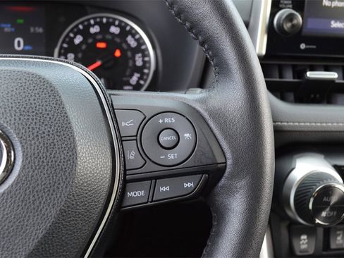 Used 2022 Toyota RAV4 XLE Premium image 19