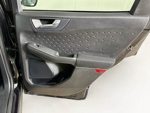 Used 2020 Ford Escape SE image 28