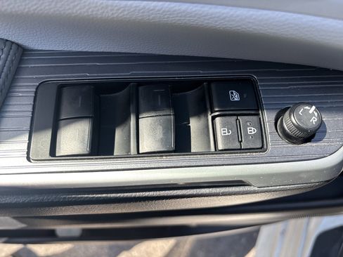 Used 2025 Toyota Sienna XLE image 18