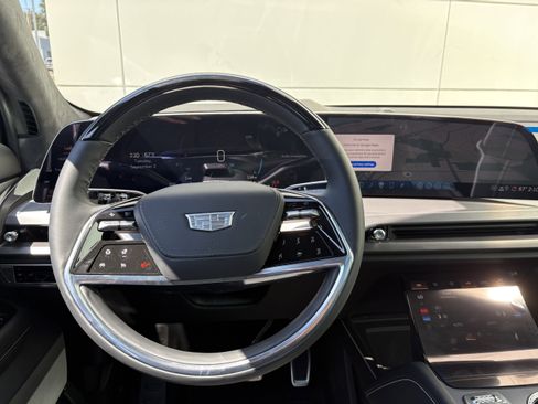 New 2026 Cadillac Vistiq Platinum image 19