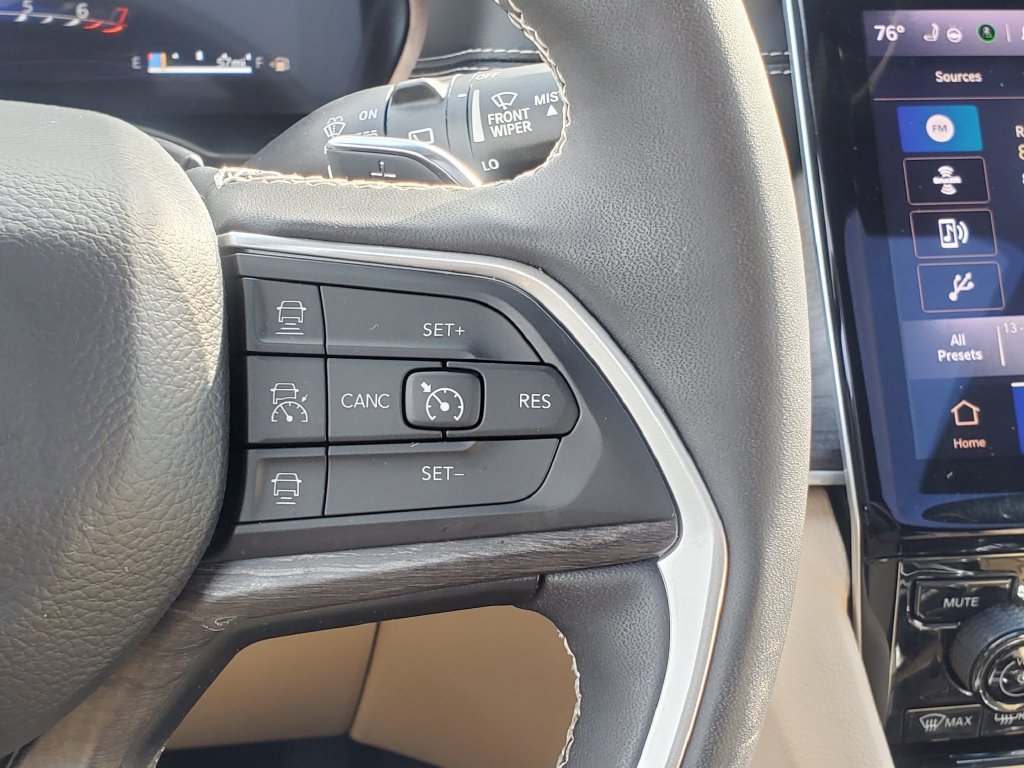 Used 2024 Jeep Grand Cherokee Limited w/ Luxury Tech Group II AWD/4WD image 12