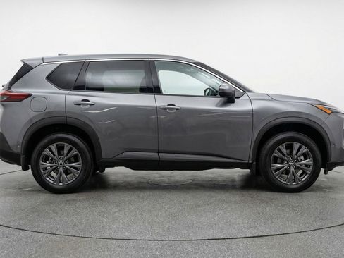 Used 2025 Nissan Rogue SV AWD/4WD image 9