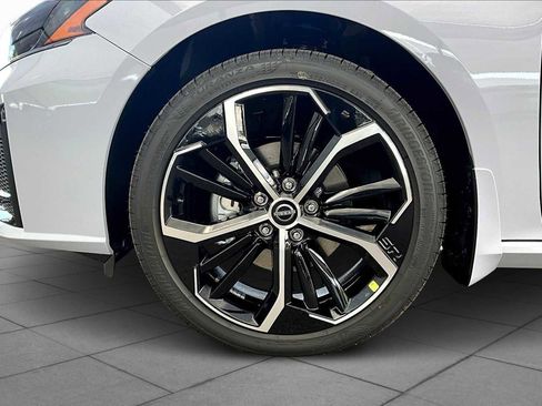 New 2025 Nissan Altima 2.5 SR image 9