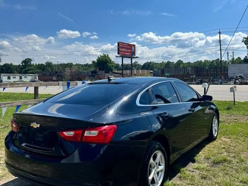 Used 2017 Chevrolet Malibu LS w/ LPO, Convenience Package 1 FWD image 9